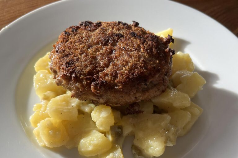 Altberliner Kartoffelsalat mit Bulette