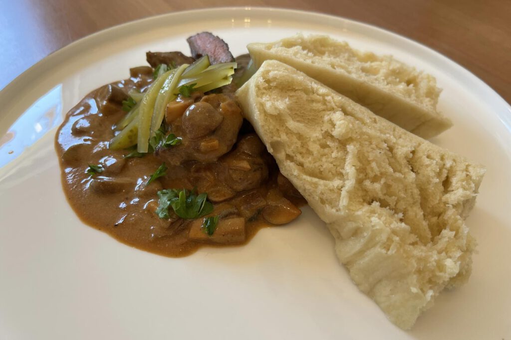 Boeuf Stroganoff mit Böhmischen Knödeln