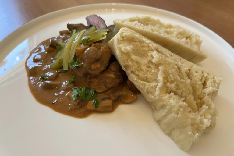 Boeuf Stroganoff mit Böhmischen Knödeln