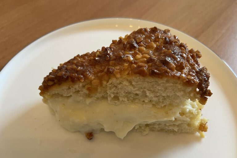 Dresdner Bienenstich mit Vanillepuddingfüllung