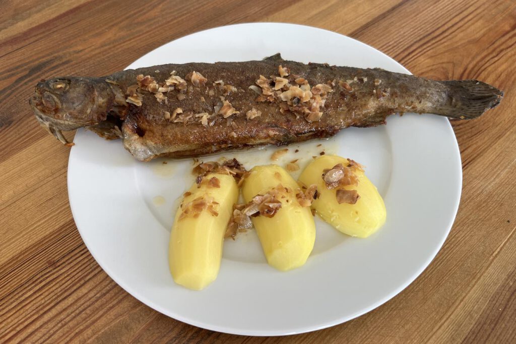 Forellen in Mandelbutter mit Salzkartoffeln