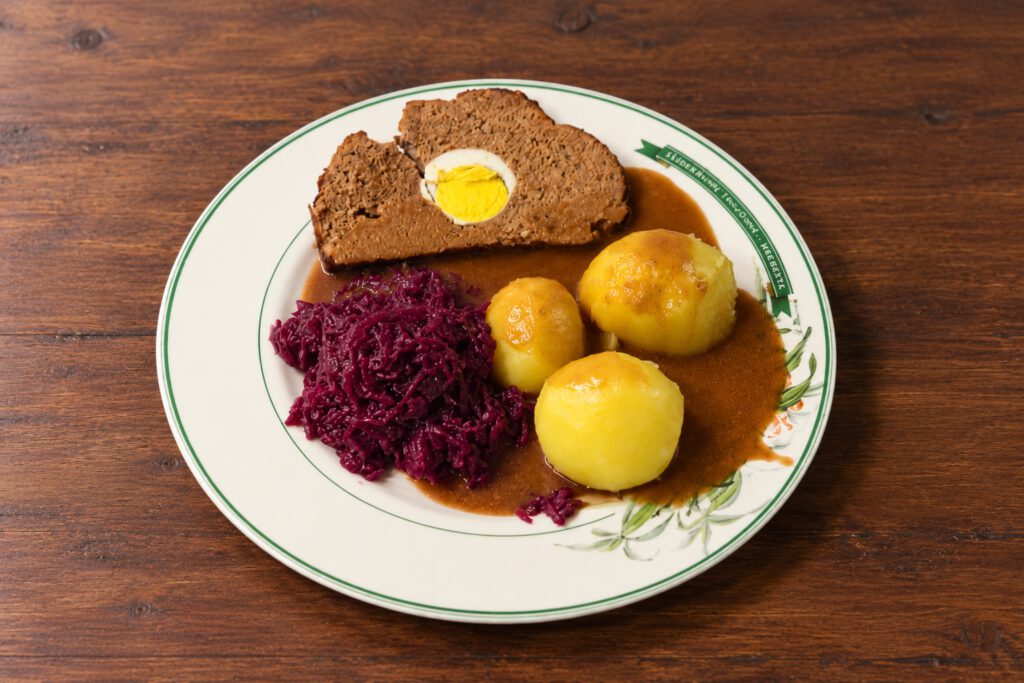 Hackbraten (Falscher Hase) mit Rotkohl