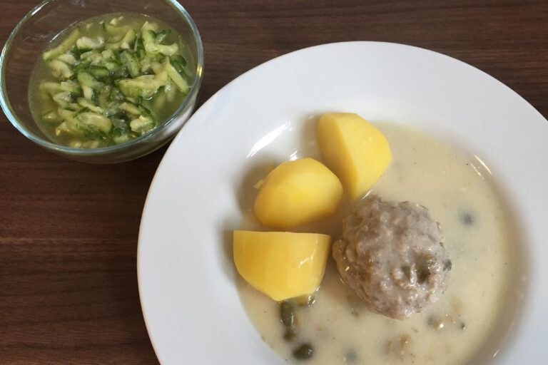 Kochklopse (Königsberger Klopse)