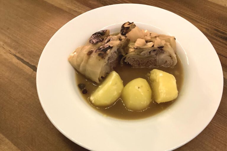 Sächsische Krautroulade mit Salzkartoffeln