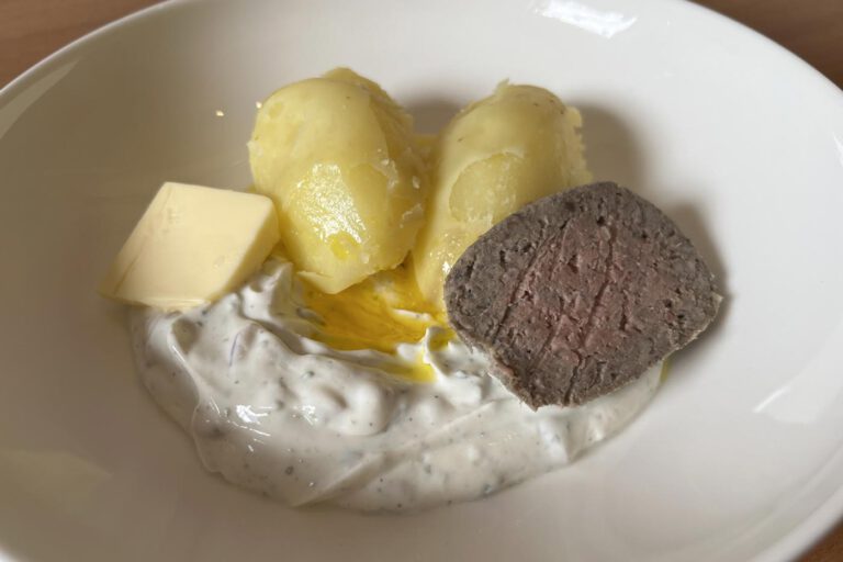 Lausitzer Pellkartoffeln mit Kräuterquark und Leinöl