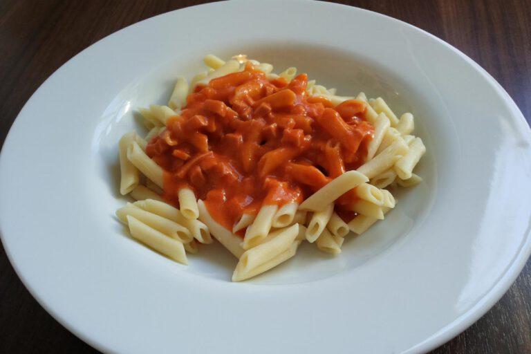 Makkaroni mit DDR-Tomatensoße