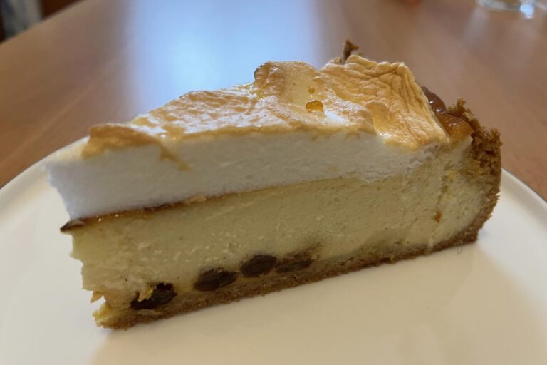 Sächsische Quarktorte mit Eischneeauflage