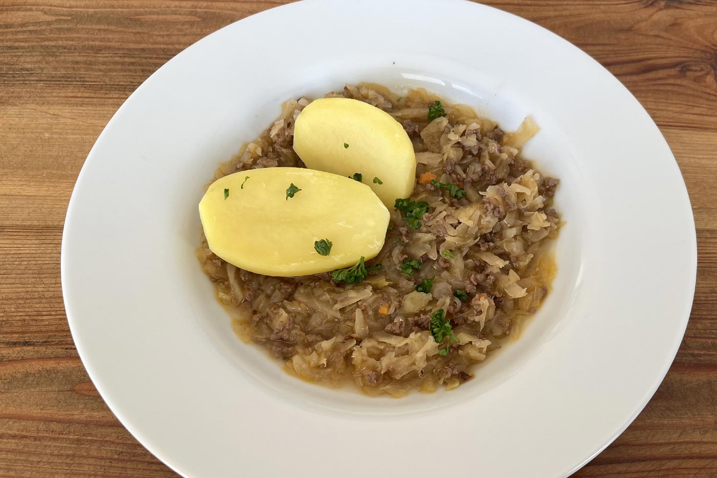 Schmorkohl mit Salzkartoffeln