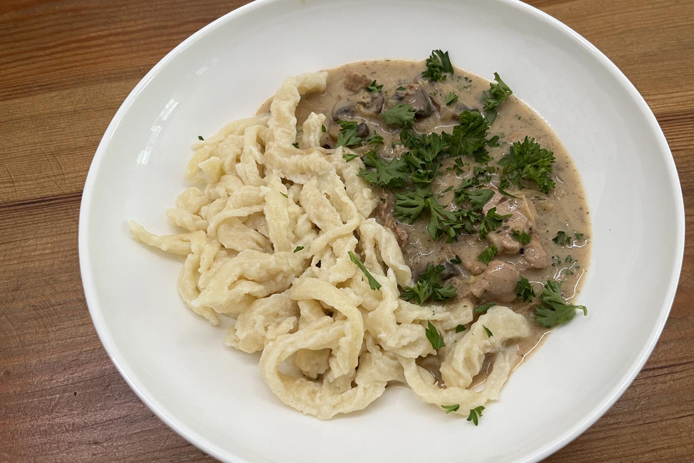 Schweinegeschnetzeltes mit Pilz-Rahm-Soße und Butterspätzle