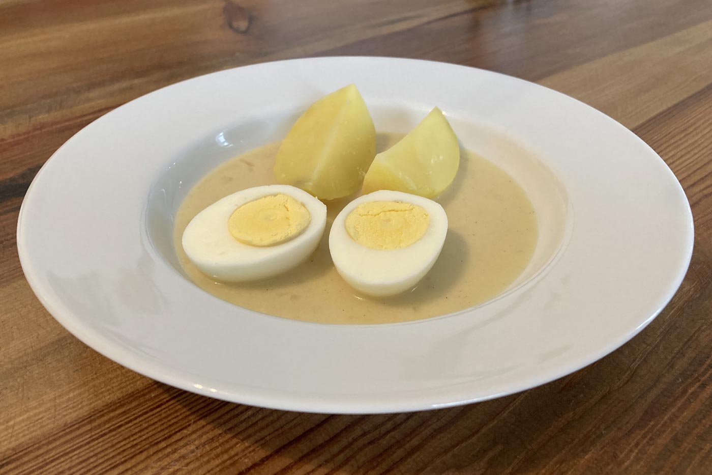 Senfeier mit Salzkartoffeln