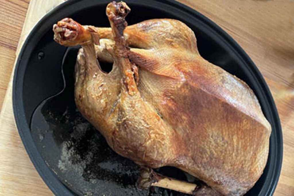 Gefüllte Weihnachtsgans mit Rotkohl und Klößen