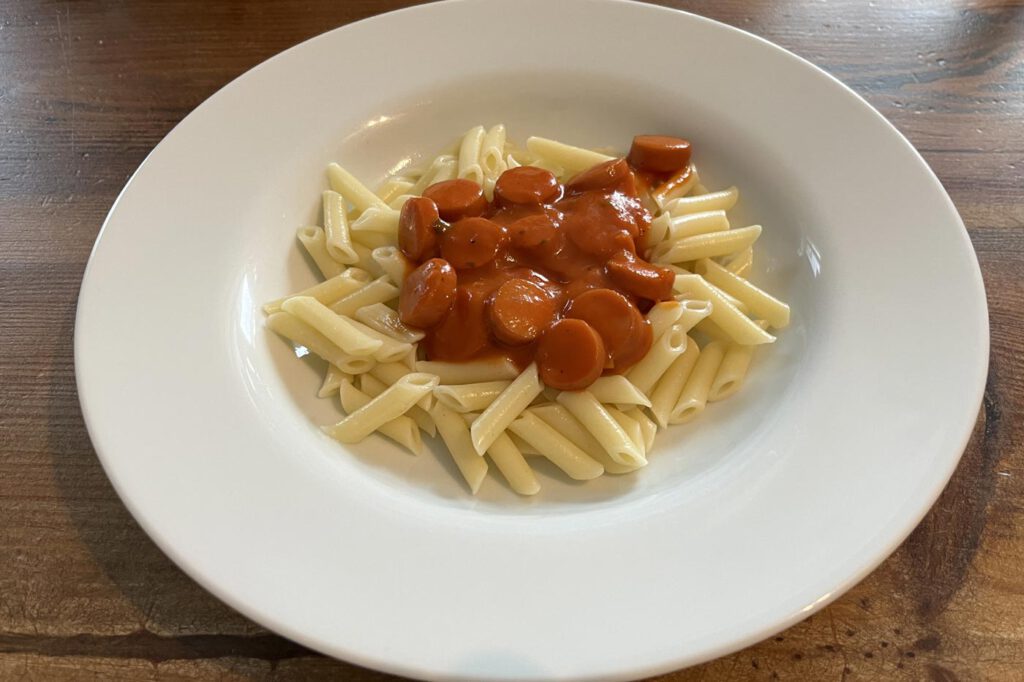 Würstchengulasch wie aus der Schulspeisung