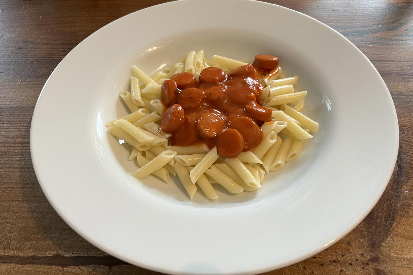 Würstchengulasch wie aus der Schulspeisung